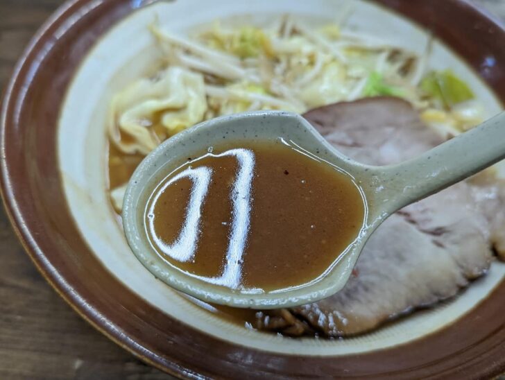 ラーメン東横 笹口店のラーメンスープ