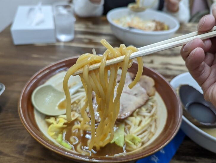 ラーメン東横 笹口店の麺