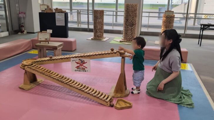 新潟空港にあった木のおもちゃ
